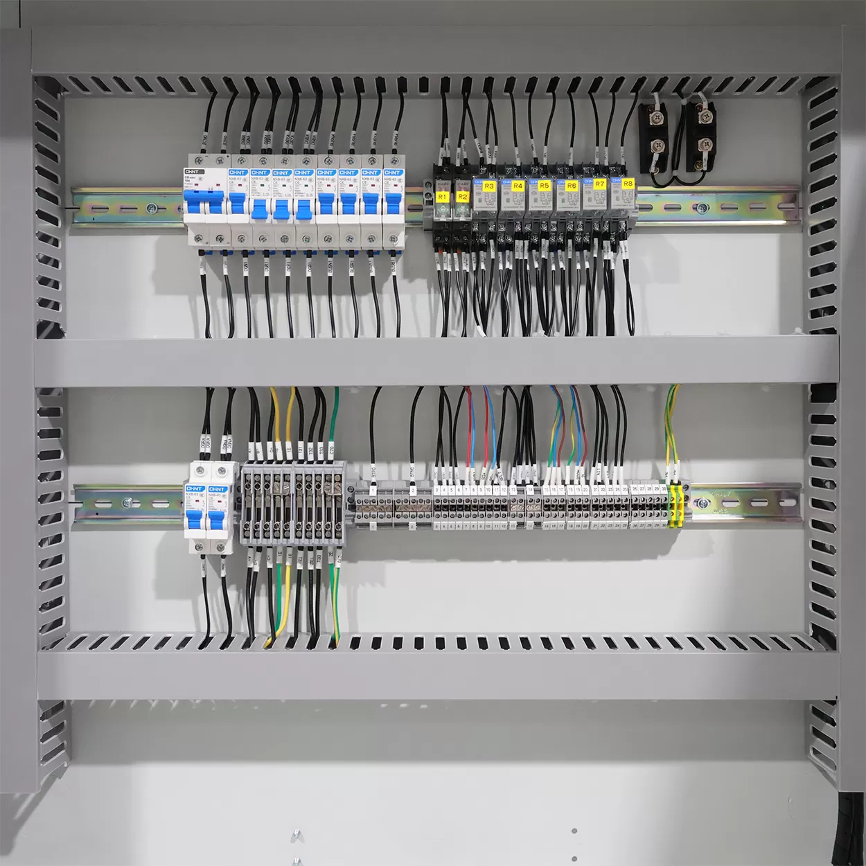 Gas-insulated switchgear-4